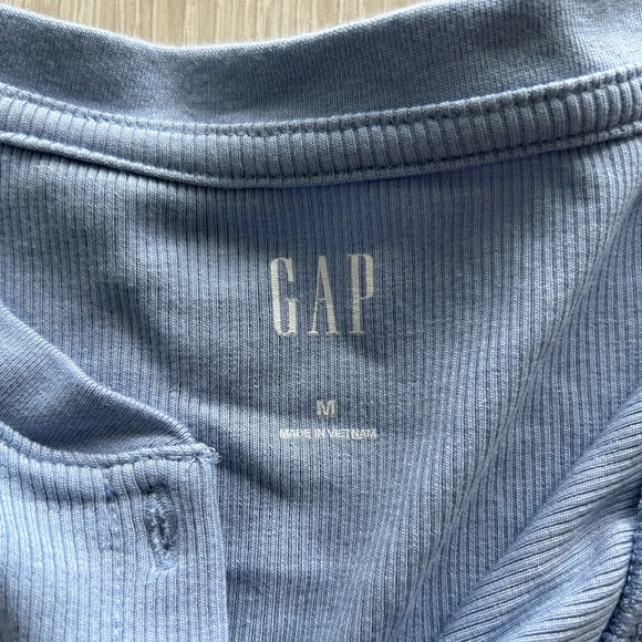 GAP long sleeve button up - Picture 2 of 2